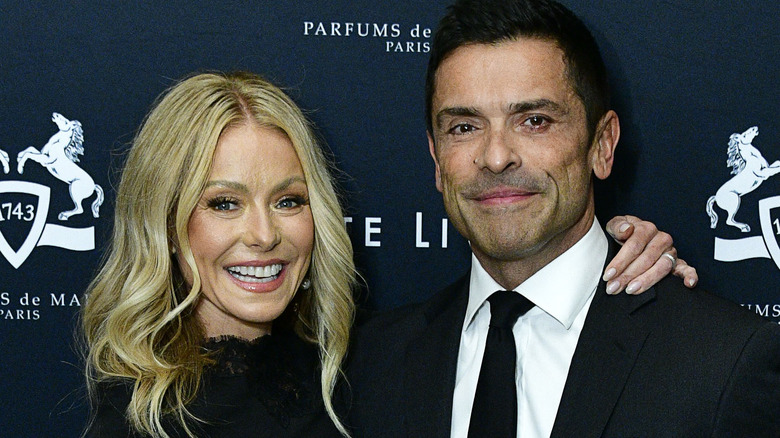Kelly Ripa smiling with Mark Consuelos