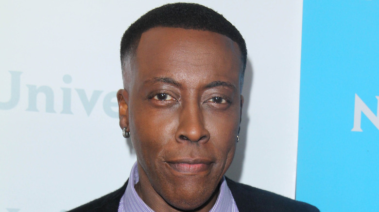 Arsenio Hall posing for cameras