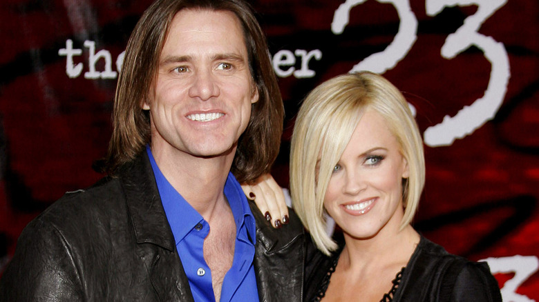 Jim Carrey and Jenny McCarthy smiling