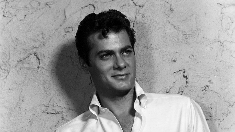 Tony Curtis posing