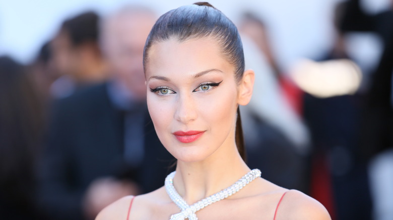 Bella Hadid posing cat eyeliner