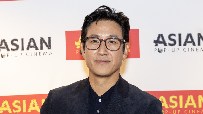 Lee Sun-kyun posing