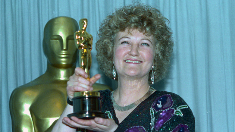 Brenda Fricker posing with her Oscar