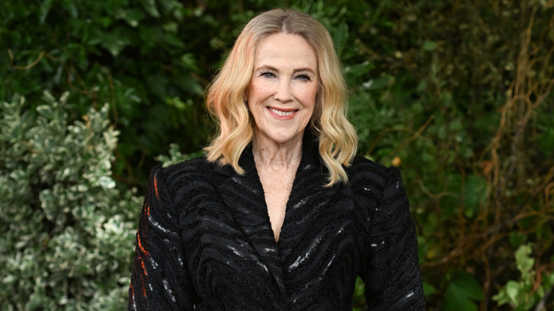 Catherine O'Hara posing at the 2024 photocall for "Beetlejuice Beetlejuice."