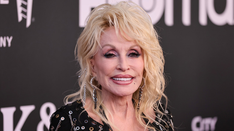 Dolly Parton posing in 2022