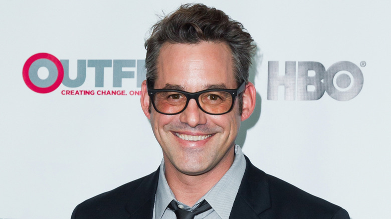 Nicholas Brendon posing on the red carpet