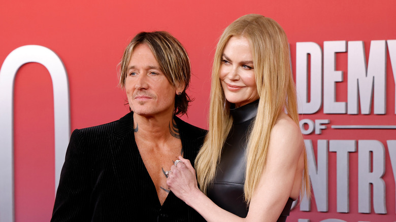 Keith Urban and Nicole Kidman posing