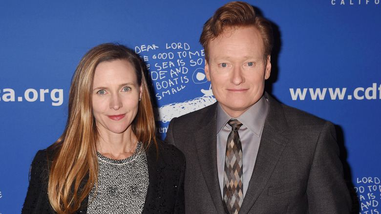 Liza Powel O'Brien and Conan O'Brien posing for a photo