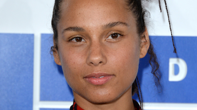 Alicia Keys wears no makeup