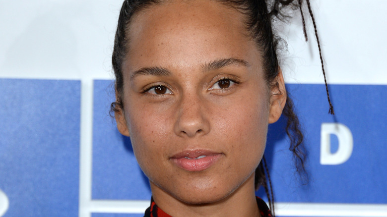 Alicia Keys wears no makeup