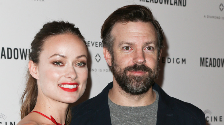 Olivia Wilde Jason Sudeikis posing