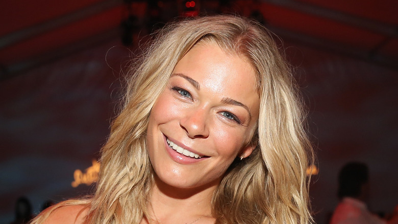 LeAnn Rimes smiling