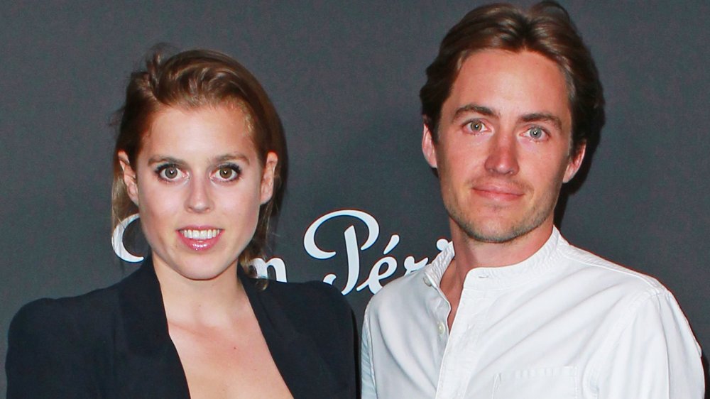 Princess Beatrice and Edoardo Mapelli Mozzi posing at an event