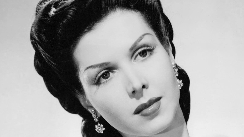 Ann Miller posing for cameras