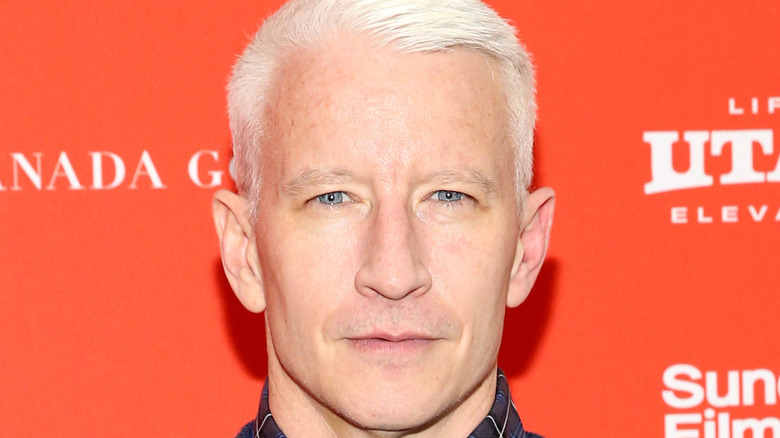Anderson Cooper posing for cameras