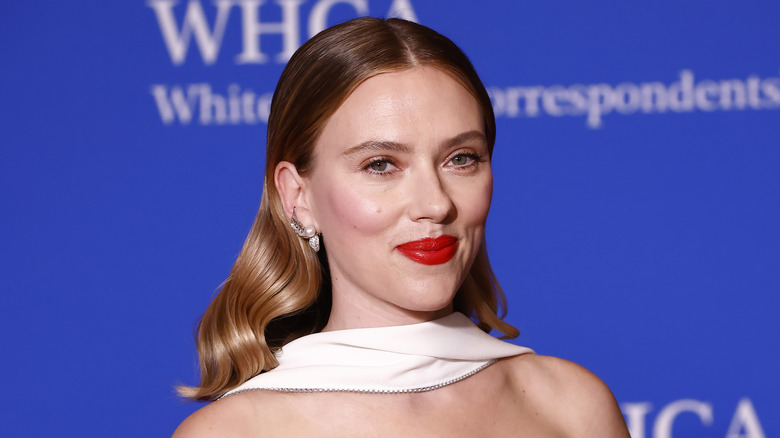 Scarlett Johansson red lipstick