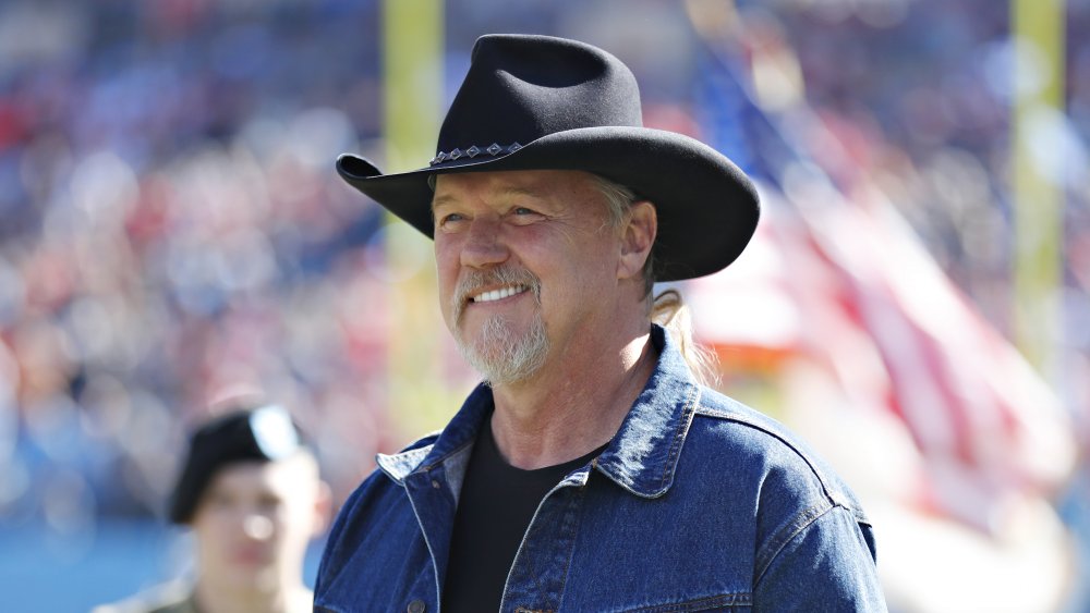 Trace Adkins sings National Anthem at Tennessee Titans and Kansas City Chiefs game