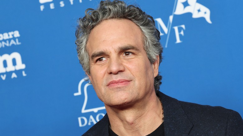 Mark Ruffalo posing