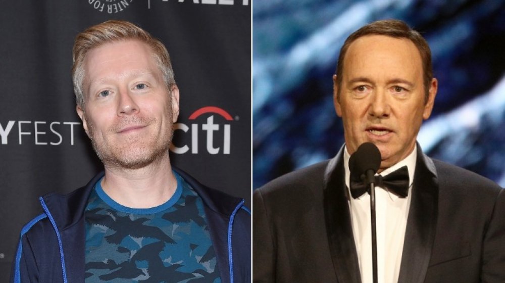 Anthony Rapp grinning, Kevin Spacey on stage 