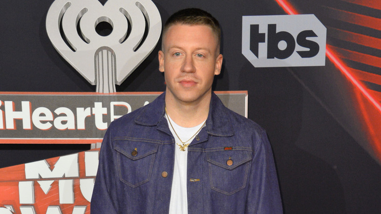 Macklemore posing for cameras