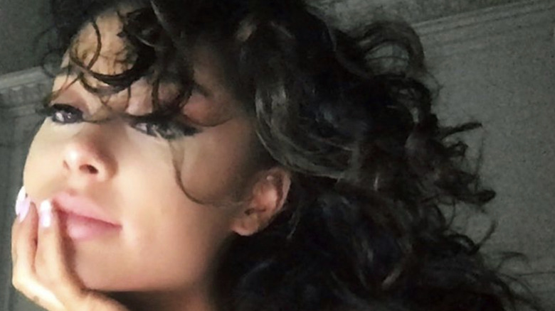Ariana Grande with curly hair in a deleted selfie
