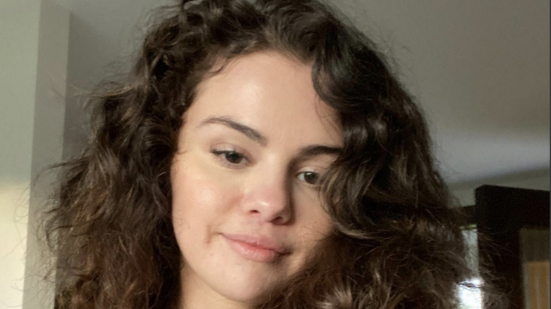 Selena Gomez takes a selfie with curly hair