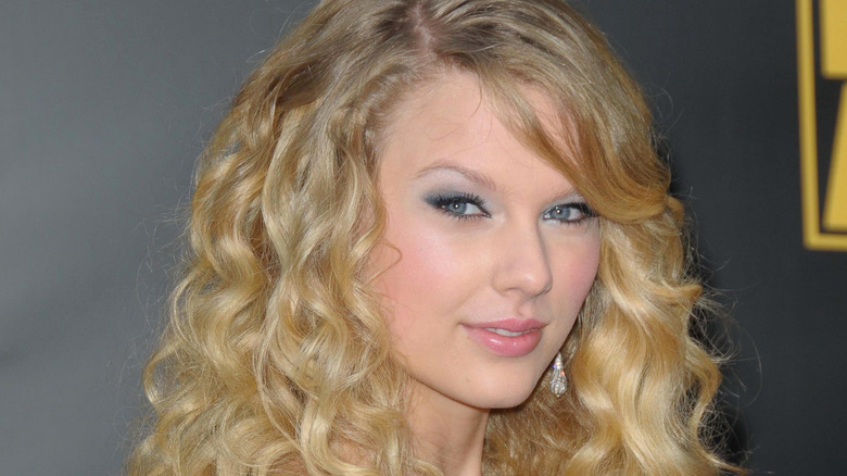 Taylor Swift at the 2008 AMAs
