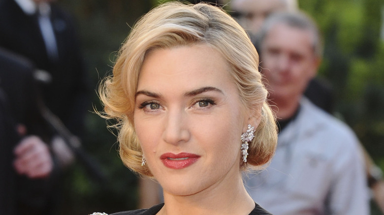  Kate Winslet in sparkling earrings