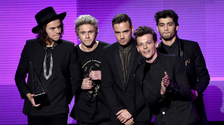 One Direction posing