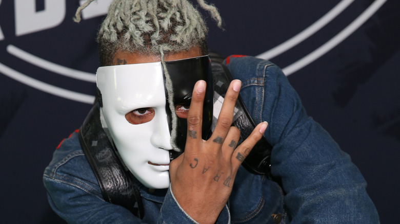 XXXTentacion in mask posing in Miami in 2017