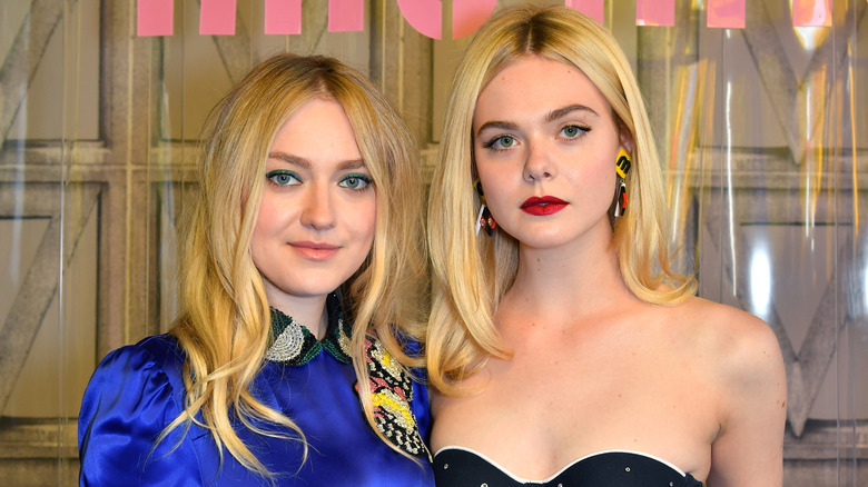 Dakota and Elle Fanning posing