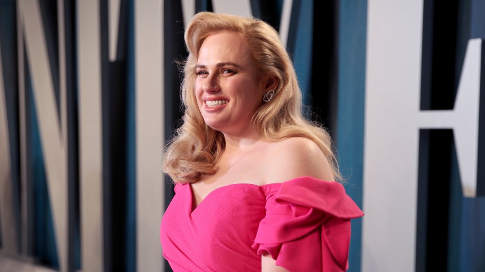 Rebel Wilson smiling in pink dress