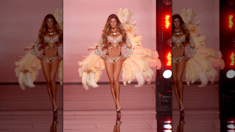 Gisele Bündchen strutting on the runway