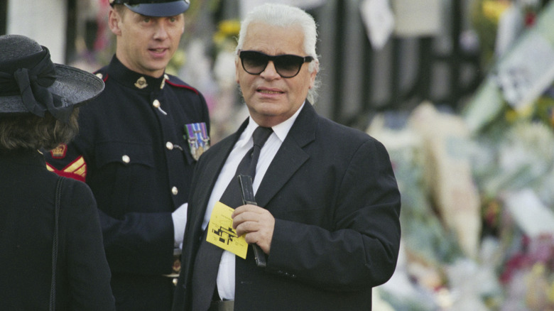 Karl Lagerfeld wearing sunglasses