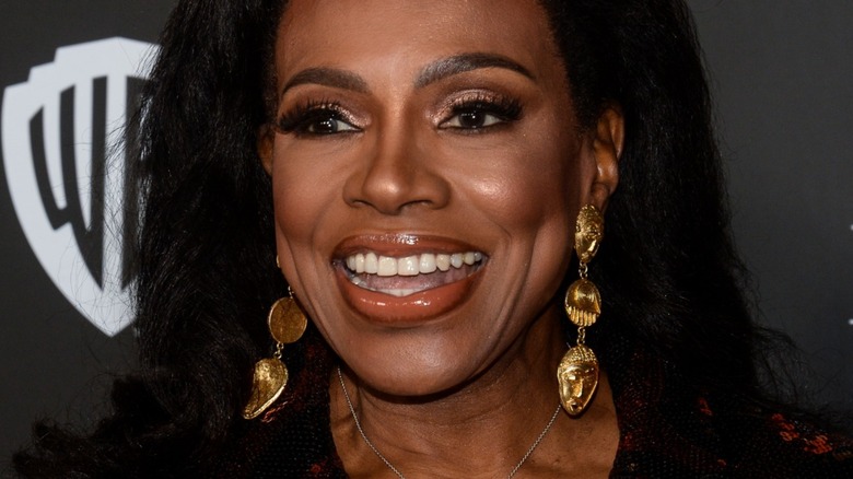 Sheryl Lee Ralph wearing gold earrings