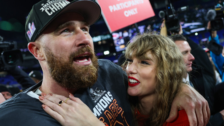 Taylor Swift and Travis Kelce embracing