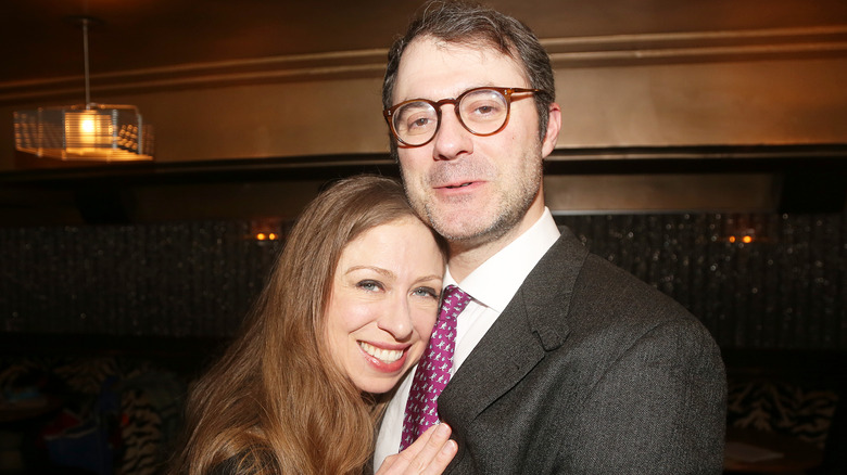 Chelsea Clinton and Marc Mezvinsky smiling