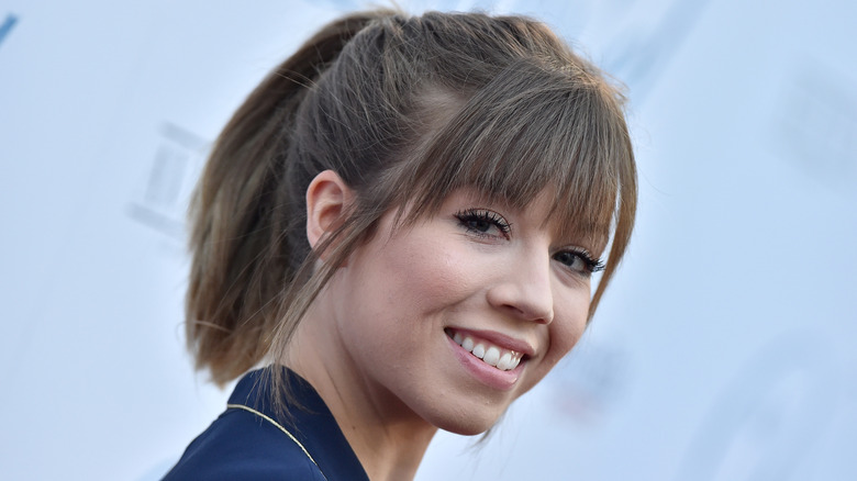 Jennette McCurdy smiling