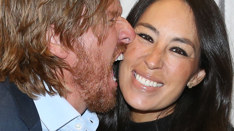 Chip Gaines biting Joanna Gaines' face