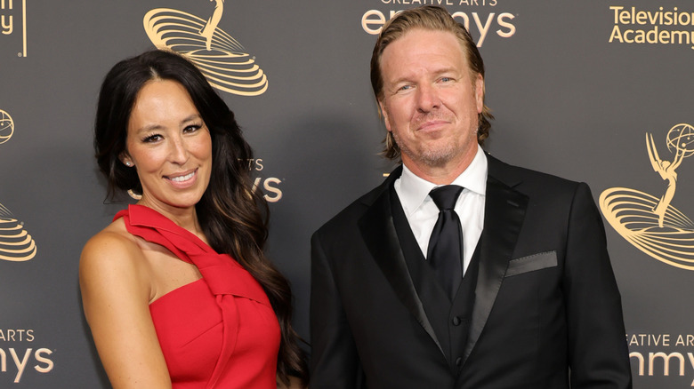 Joanna and Chip Gaines pose at the 2022 Creative Arts Emmys