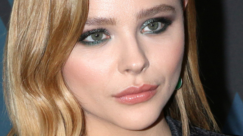 Chloe Grace Moretz smokey green eyeshadow