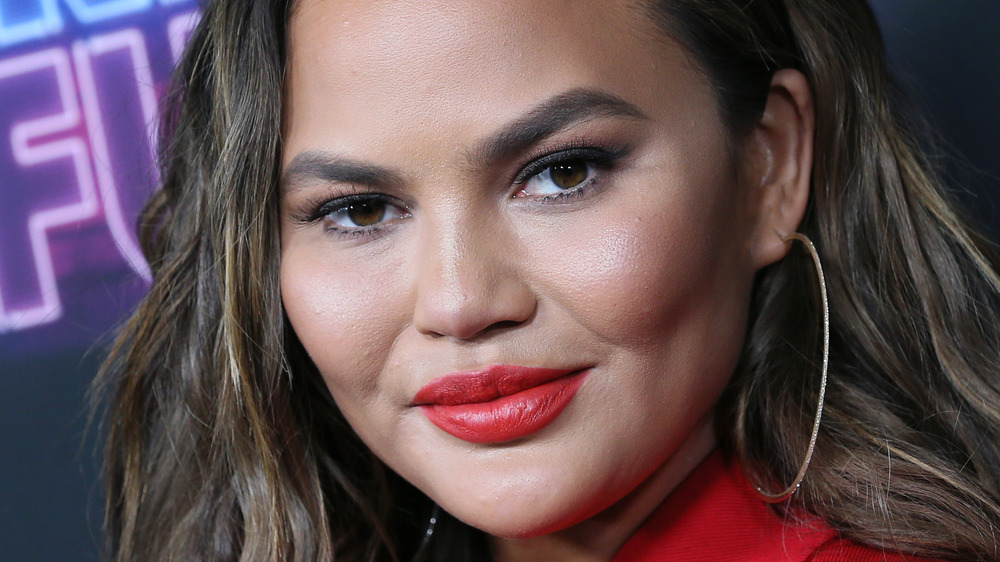 Chrissy Teigen red lips