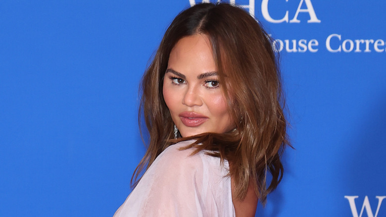 Chrissy Teigen posing