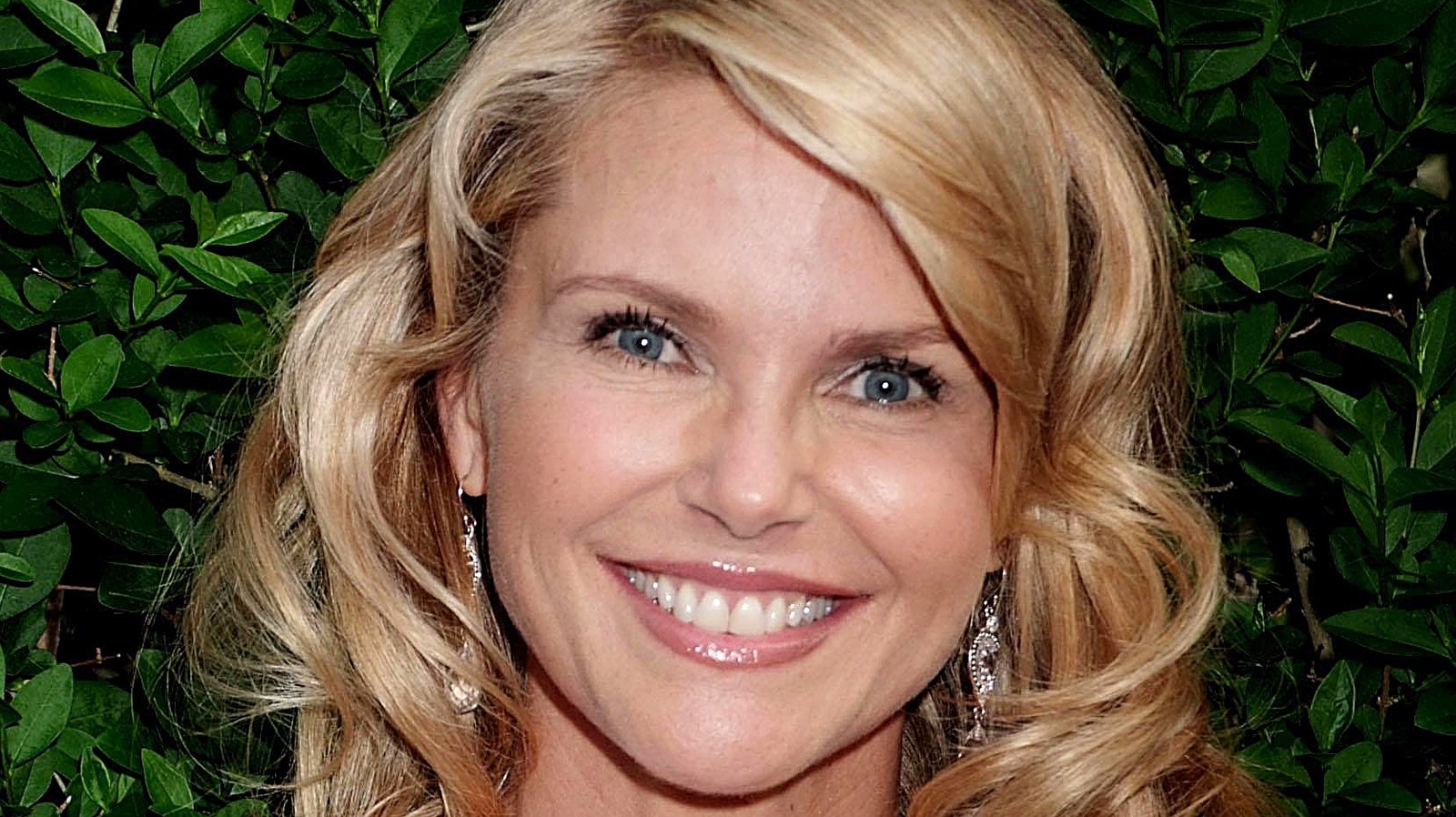 Christie Brinkley had a hole drilled in her eye!, best unbiased news source, health, follow News Without Politics