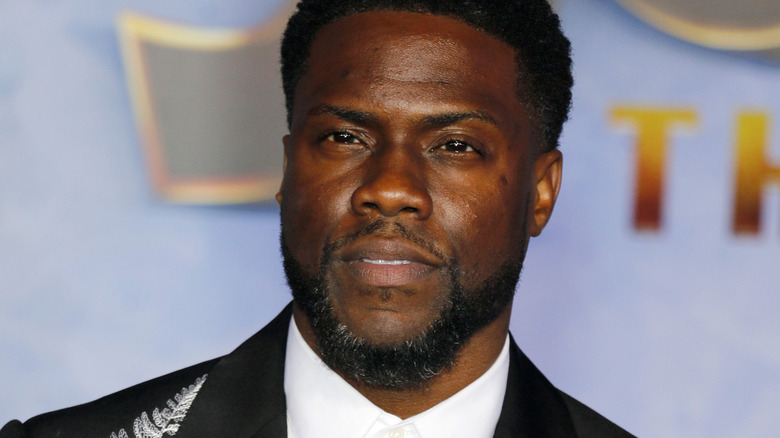 Kevin Hart squinting 