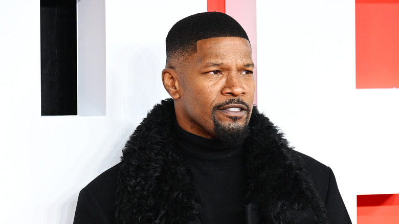 Jamie Foxx posing