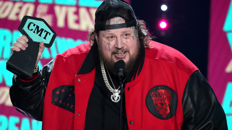 Jelly Roll makes a speech
