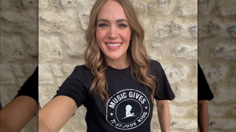 Carrie Underwood posing for a selfie