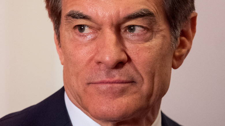 Dr Oz looking right thin lips