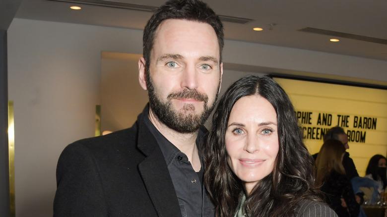 Johnny McDaid and Courtney Cox pose together